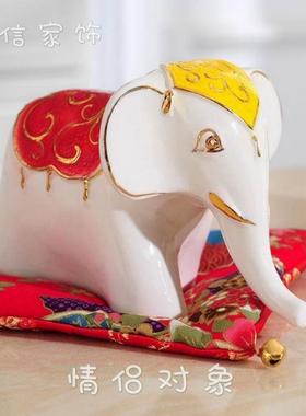 创意招财猫猪摆件布垫加铃围脖铃铛配件工艺礼品摆设坐红垫子饰品