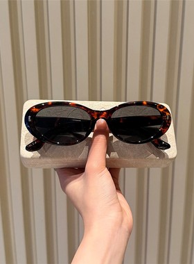 2025新潮流网红太阳镜男女覆古椭圆形乳白色最容易匹配凹形照片太