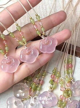 新中式冰透粉祥云仿玉髓锁骨链