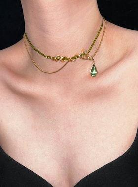 复古橄榄绿灵蛇水滴吊坠项链女夏季小众设计高级感串珠气质锁骨链