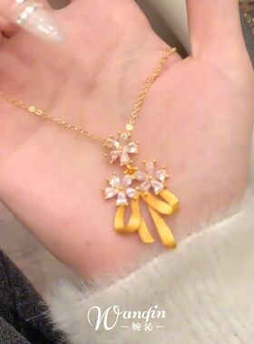 法式复古雏菊手捧花蝴蝶结项链女轻奢镶水钻吊坠金色精致气质颈链