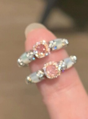 爆闪方糖戒指女小众设计轻奢高级感指环2025新款贵气千金感食指戒