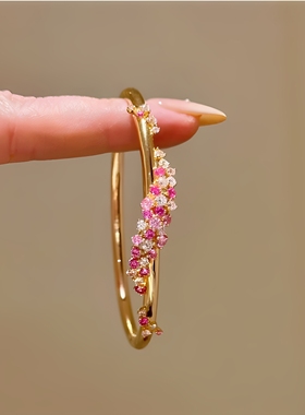 “粉黛缠花”满钻彩宝蔓藤小桃花手镯女小众轻奢高级感重工手饰品