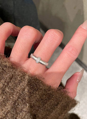 拉丝仿排钻轻奢小众女戒