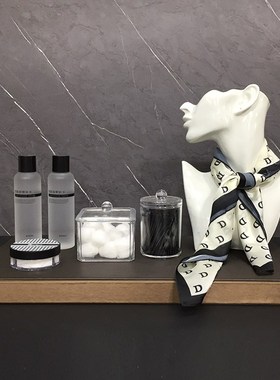 现代样板房卧室衣柜展示道具模特装梳妆台面软装饰品