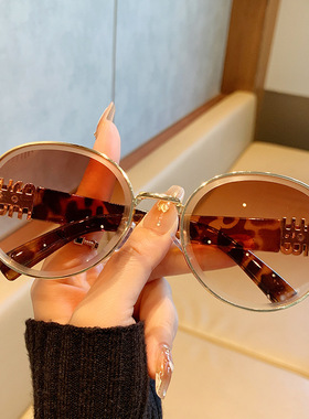 新款欧美个性跨境潮流椭圆形m字母遮阳墨镜ins网红街拍复古太阳镜
