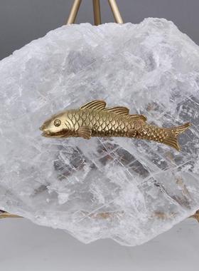 现代新中式样板房客厅玄关黄铜金鱼水晶摆件天然石软装饰品摆设