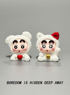 好无聊，摆几只可爱治愈蜡笔小新桌面摆件办公室工位装饰车载饰品