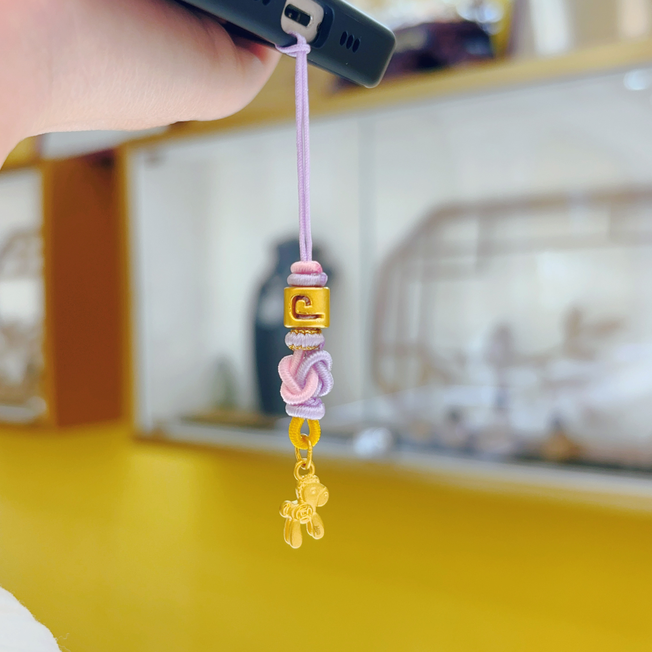 希曼汀999足金小马字母手机挂黄金手工编绳挂件送情人节生日礼物,淘宝优惠券,粉丝福利购,淘宝优惠卷