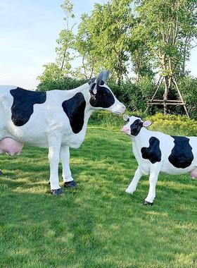 玻璃纤维模拟奶牛雕塑户外花园景观农场牧场草坪装饰卡通动物装饰