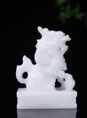 天然白玉火麒麟摆件原石雕刻元宝球麒麟招财家居玄关客厅窗台摆设