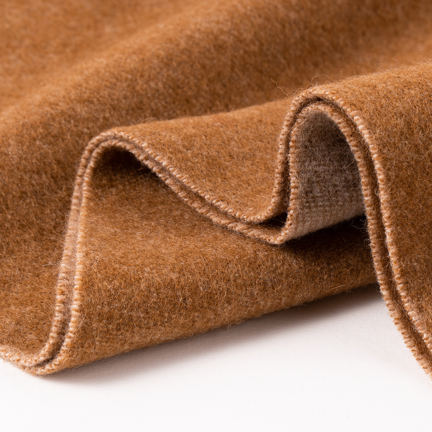 上海故事2026秋冬新款绵羊毛围巾女几何拼色加厚柔软不扎披肩礼盒,淘宝优惠券,粉丝福利购,淘宝优惠卷