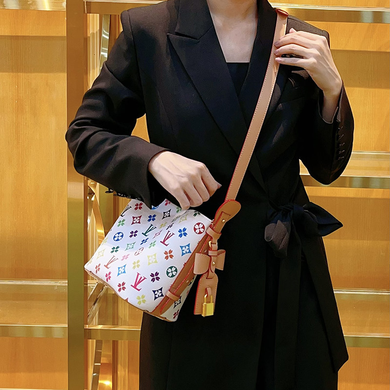 真皮名牌包包女新款黑白三彩2025时尚老花水桶包压花单肩斜挎手提,淘宝优惠券,粉丝福利购,淘宝优惠卷