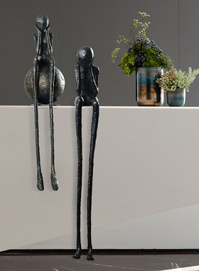 现代抽象铁e艺雕塑艺术品样板房坐姿金属铁艺长腿坐姿人物人像摆