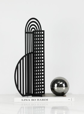 现代简约几何g创意黑色镂空金属摆件样板房售楼处书房客厅软装饰