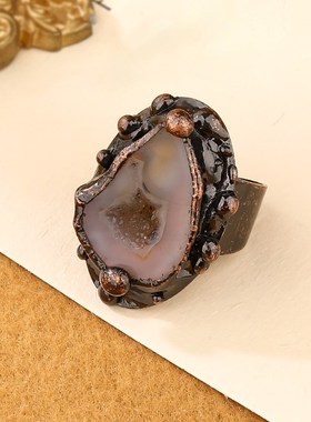一个复古风天然j晶洞玛瑙纯手工烧焊电镀古铜色开口可调节女士戒