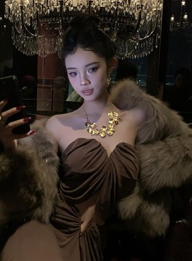 金色夸张大气金叶子项链配饰女轻奢复古小众设计高级感锁骨链颈链