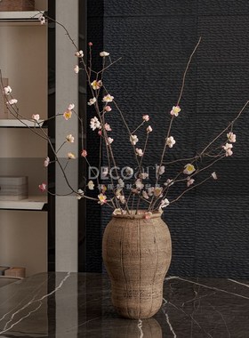 邸高民宿侘寂风餐厅样板房间布置餐边柜陶瓷花瓶花器实木托盘摆件