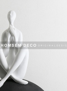 现代轻奢圆球女人抽象雕塑摆件样板房间球上O人物大型工艺术品摆