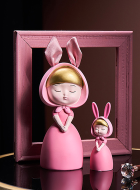 北欧轻奢创意可爱少女摆件简约家居卧室装饰品桌面陶X瓷迷你小摆