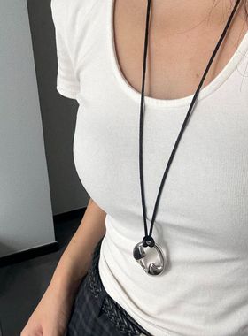 时尚长款不规则镂空吊坠皮绳项链女2025新款高级感气质毛衣链配饰