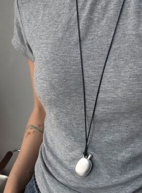 博主同款水瓶吊坠项链简约百搭高级感长款毛衣链轻奢时尚皮绳配饰