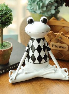 斯堪的纳维亚瑜伽青蛙办公室家居软装饰陈设酒柜电视柜创意礼品小