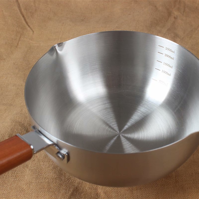 Japanese-style stainless steel snow pan, thickened milk pot, soup pot, instant noodle pot, large spoon with scale, solid wood handle Huageng