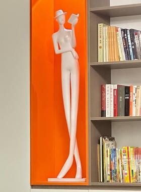 抽象人物看书长腿雕塑摆件样板房酒店电视柜客厅玄关书房铁艺术品