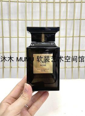 现代轻奢样板房卫生间洗手台面软装洗漱饰品香薰水摆件不规则托盘