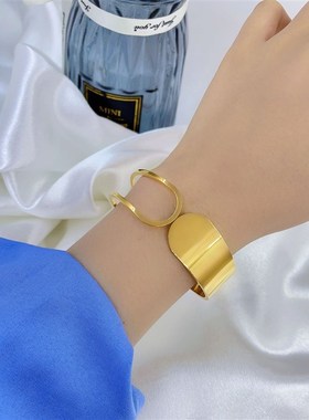 网红韩版时尚个性宽版光面钛w钢手镯小众设计简约开口手环电镀18K