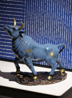 创意牛摆件新中式牛金牛工艺品办公室高档高级摆件W华尔街牛气冲