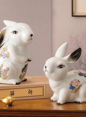 青花瓷兔子摆件陶瓷创意手绘釉下彩家居客厅玄关电视酒柜桌面摆设