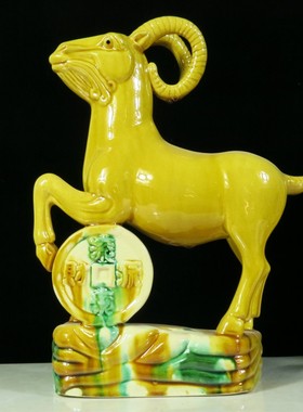 陶瓷羊摆件生肖羊工艺品缺角客A厅玄关公司客厅礼物用品黄色的羊