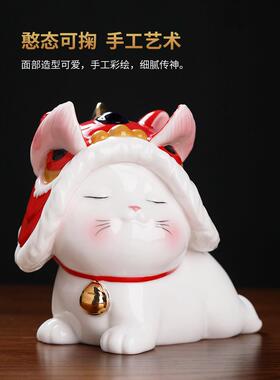 东方泥土陶瓷招财猫小摆件中式客厅办公室桌面国潮红色舞狮装饰品