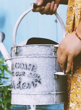 铁艺复古白做旧花园水壶水桶花器园艺饰品摆件53*23*3X0cm(高)