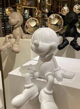 创意轻奢潮流卡通坐姿摆u件客厅桌面玄关书房电视柜装饰品礼盒