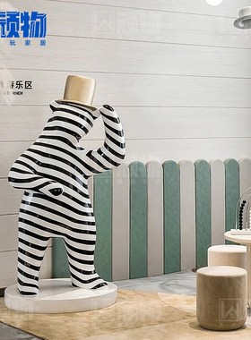 酒店大堂创意熊h仔落地雕塑售楼处软装卡通人物摆件大型轻奢艺术