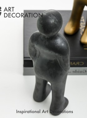 现代极简抽象人物创意办公桌书架酒柜样板房间室内软装饰品摆件