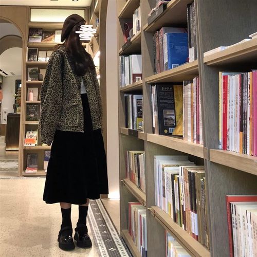 黑色丝绒蓬蓬孕妇裙秋冬法式复古蛋糕裙中长款A字伞裙孕妇半身裙 - 图2