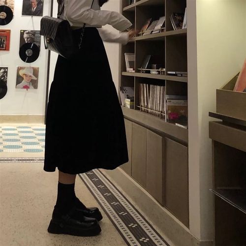 黑色丝绒蓬蓬孕妇裙秋冬法式复古蛋糕裙中长款A字伞裙孕妇半身裙 - 图0