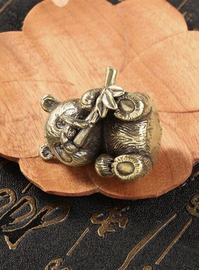 国潮国宝啃竹f子宝贝大熊猫黄铜摆件中国风铜工艺品手把件茶宠桌