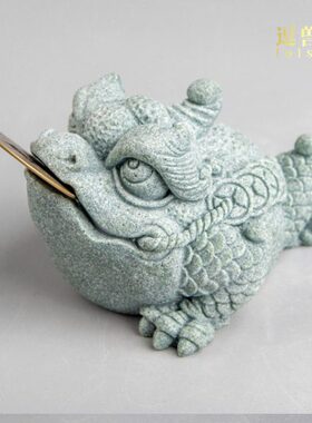 逗兽记鱼缸假山造景青砂石招财金蟾家居创意精品国潮桌面茶宠摆件