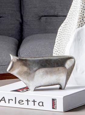 简约现代客厅茶几桌面树脂镂空花瓶花器样板房售楼部小牛动物摆件