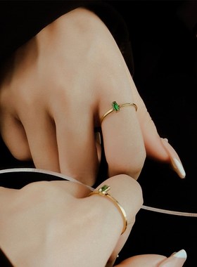 高级感祖b母绿戒指女轻奢钛钢不掉色镶嵌人工锆石气质时尚饰品