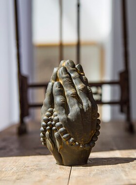 禅意新中式双手合十阿弥陀佛创意摆件书房桌面博古U架纯手工工艺