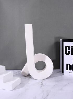 北欧现代极简约创意红色树脂摆件办公室样板房装饰品玄关书柜摆件