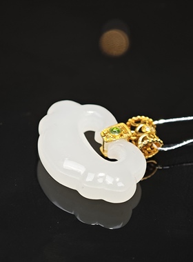 七彩云南18K金和田玉项链如意锁