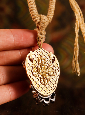 大鹏鸟红玛瑙藏银复古嘎乌盒护身