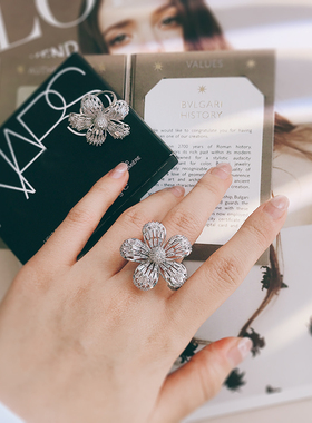 超闪梯形水钻镂空立体镶嵌大花朵戒指夸张中食指装饰女度假道具